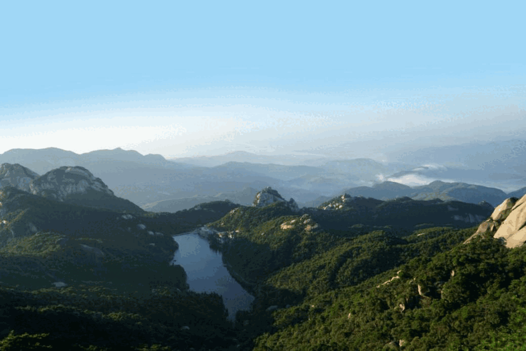 冬天的天柱山也是一個(gè)冰雪王國